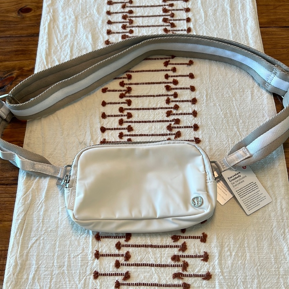 Lululemon Everywhere Crossbody